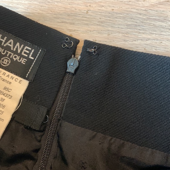Vintage CHANEL Black Wool Silk Knee Length Skirt CC Logo Lining CC Buttons🖤 - Picture 3 of 16